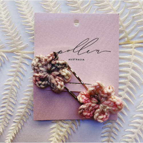 DAISY HAIR BOBBIES || Crochet flower on silver hair pin